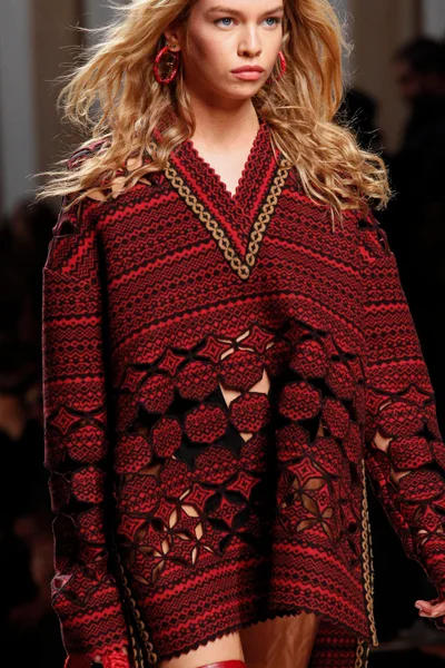 Look 14